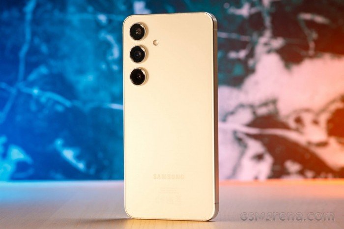 10-1775833267-day-la-chiec-galaxy-s-full-tinh-nang-gia-re-nhat-viet-nam-chi-tu-13-trieu-co-ai-toan-nang-ha-do-van-iphone-17e