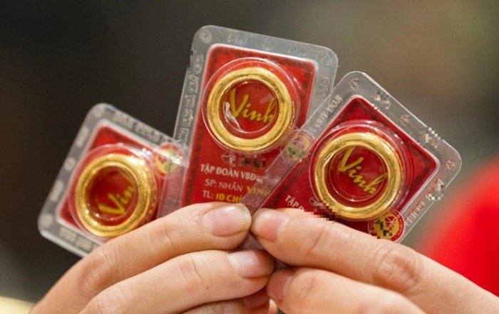 11-1775873696-gia-vang-hom-nay-boc-dau-tro-lai-luc-cau-thoi-bung-chenh-lech-ky-luc-22-trieu-so-voi-the-gioi