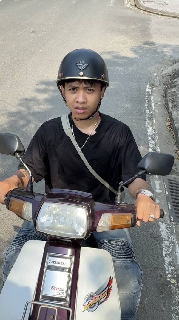 11-1775874745-thuong-uy-cong-an-cung-em-trai-rapper-gay-sot-mang-xa-hoi-voi-clip-tuyen-truyen-giao-thong-trieu-view