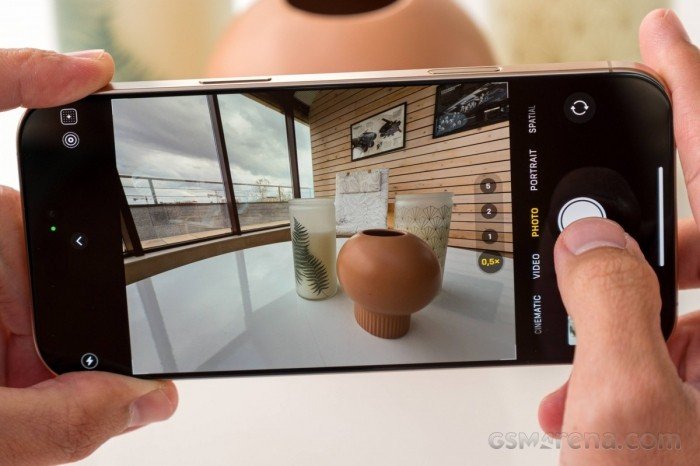 11-1775890847-gia-iphone-16-pro-max-chinh-hang-vna-moi-nguyen-seal-cuc-re-trang-bi-van-mot-chin-mot-muoi-voi-iphone-17-pro-max