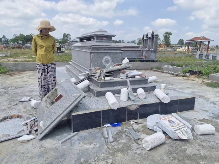 11-1775893576-phan-mo-me-viet-nam-anh-hung-bi-dap-pha-nguoi-than-nghi-lien-quan-tranh-chap-dat