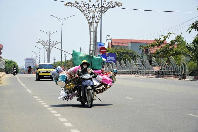 11-1775899401-nguoi-dan-oan-minh-chong-choi-cai-nong-42-do-c-tai-chao-lua-dong-duong