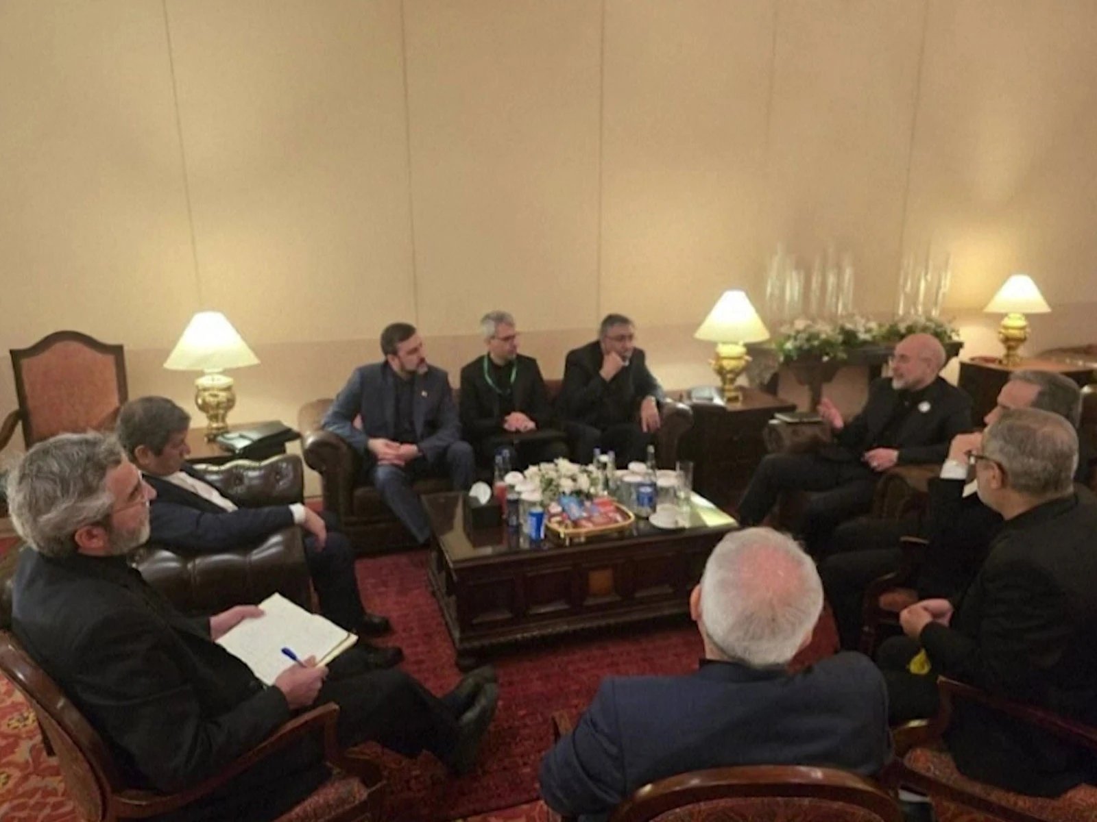 12-1775954353-dam-phan-my-iran-keo-dai-xuyen-dem-tai-islamabad-chua-co-hoi-ket