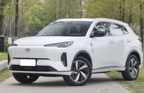 12-1775955428-suv-dien-ngang-co-mitsubishi-xforce-ra-mat-thiet-ke-long-lanh-gia-346-trieu-ne-noi-lo-xang-dau