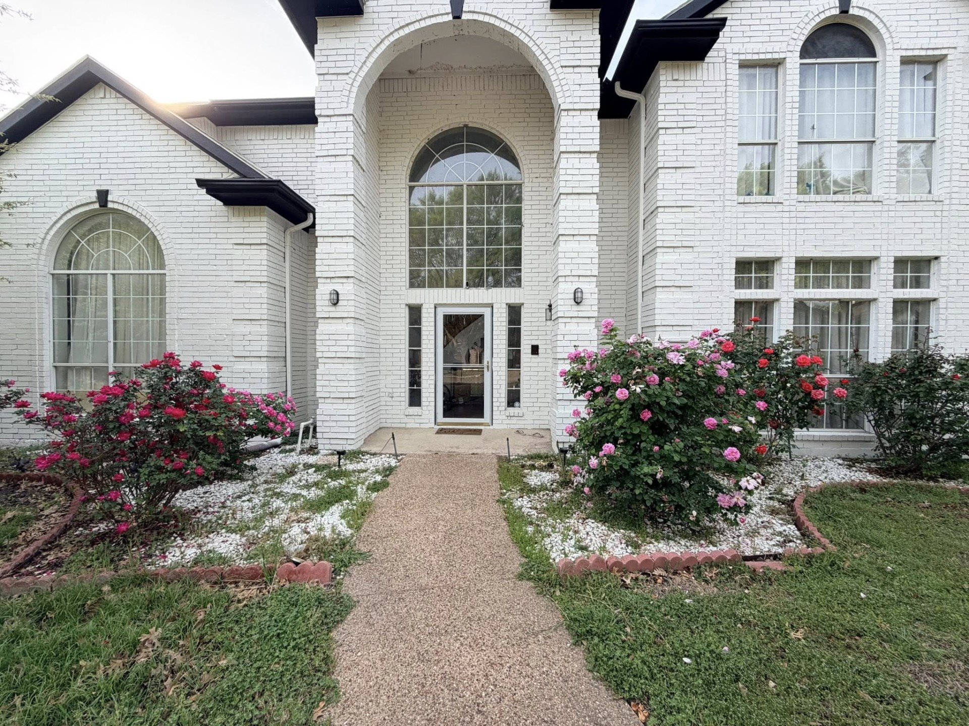 12-1775958629-dan-truong-khoe-goc-cuc-pham-trong-biet-thu-tai-my-tu-nhan-la-dancer-nghiep-du-voi-hang-xom