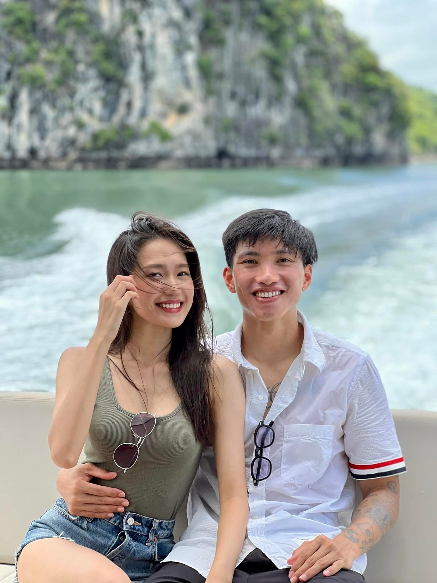 12-1775975781-nghi-van-doan-van-hau-bi-to-nhan-tin-tha-thinh-gai-la