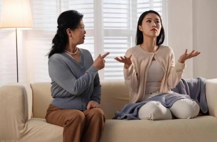 12-1775978536-vi-sao-tieng-noi-cua-me-chong-bong-tro-thanh-noi-am-anh-goc-khuat-tam-ly-nang-dau-khong-phai-ai-cung-thau