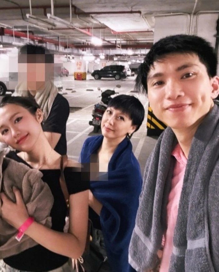 13-1776039020-me-vo-tiet-lo-doan-van-hau-tung-phai-dung-ngoai-20-phut-chi-may-man-moi-duoc-vao-nha-doan-hai-my