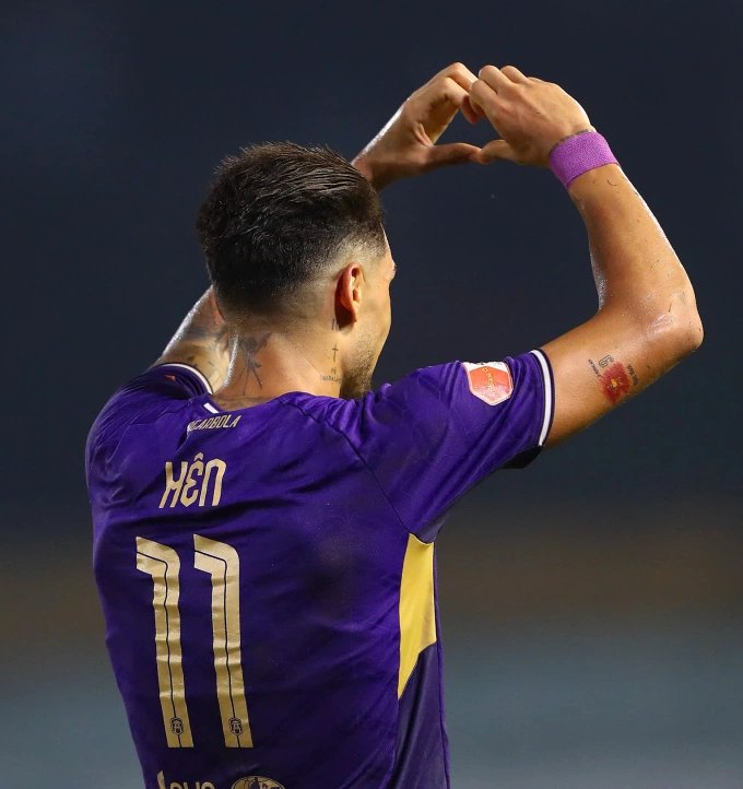 13-1776063384-man-dang-tay-ruc-ro-tai-hang-day-loi-hua-cua-do-hoang-hen-va-mon-qua-vo-gia-cho-chien-binh-nhi-mac-bao-benh