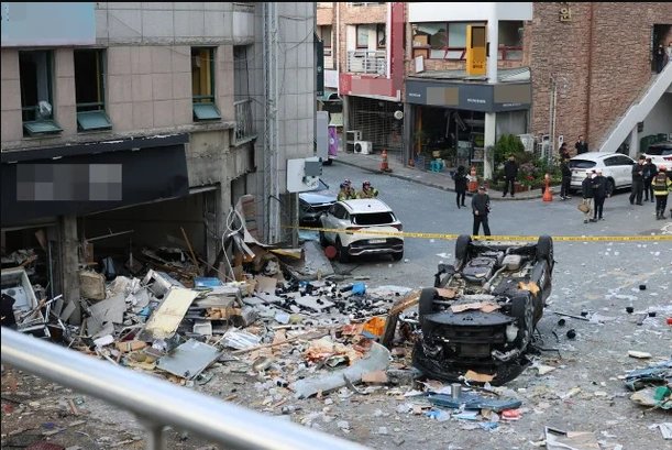 13-1776064291-kinh-hoang-vu-no-khi-gas-rang-sang-tai-han-quoc-khu-pho-bien-dang-15-nguoi-thuong-vong