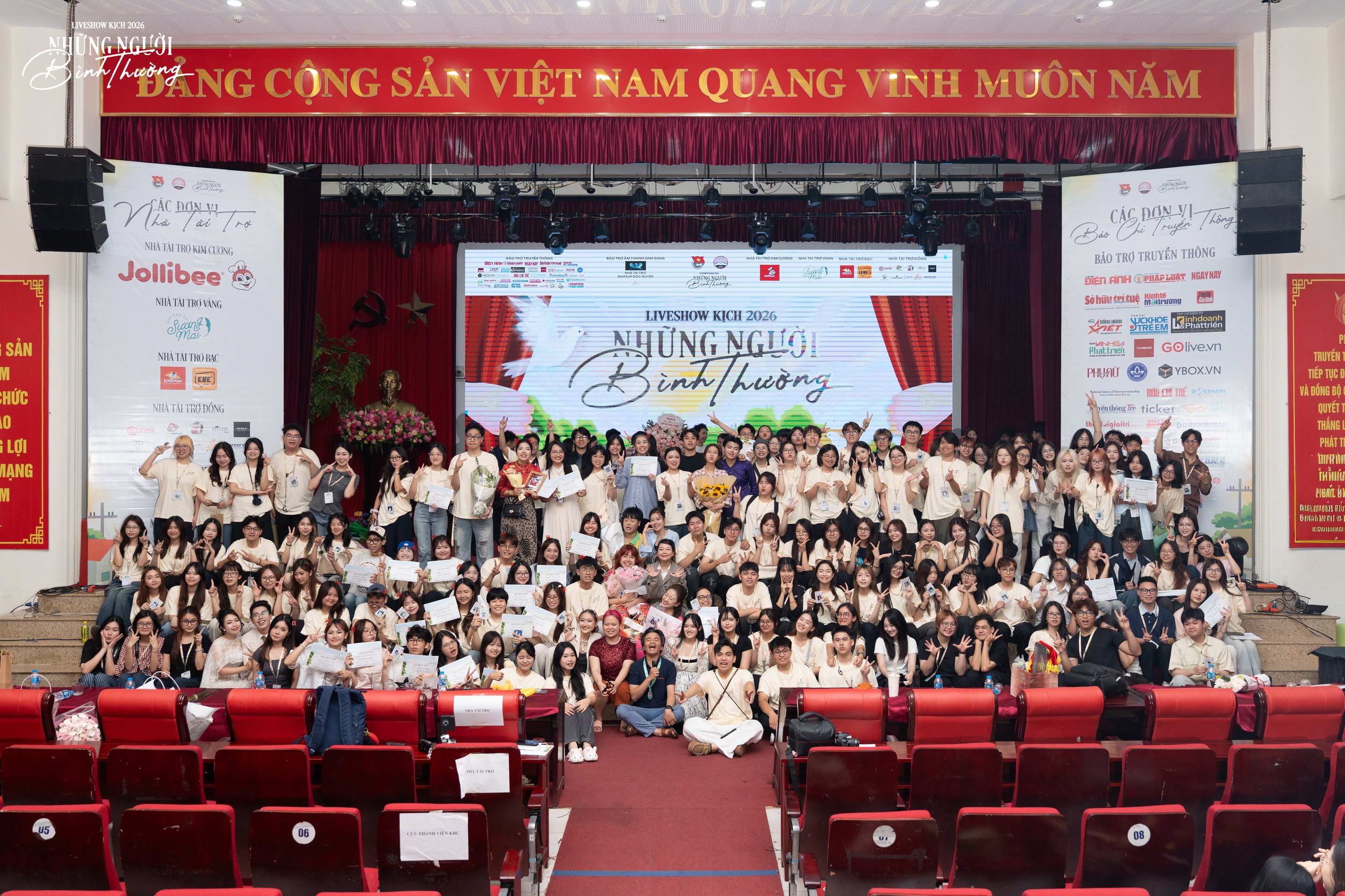 13-1776079433-dem-dien-liveshow-kich-2026-nhung-manh-doi-binh-thuong-tai-lang-que-gian-di