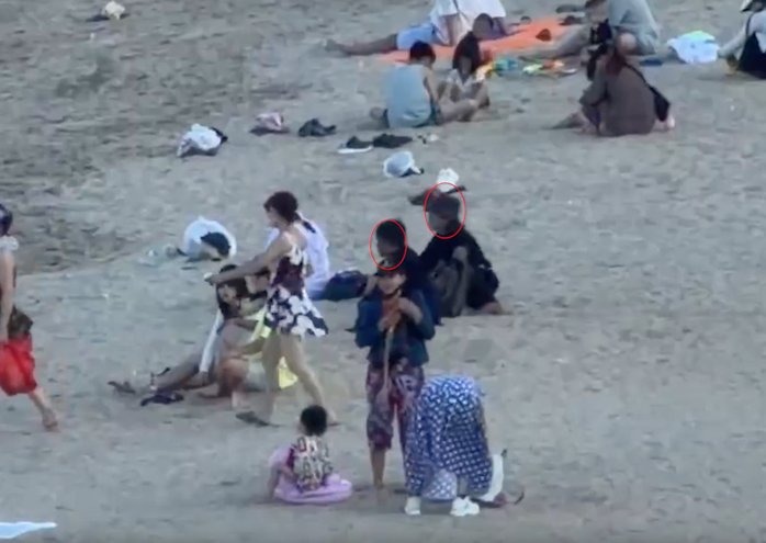 14-1776123045-triet-pha-nhom-chuyen-dan-canh-trom-do-cua-du-khach-tai-bai-bien-nha-trang