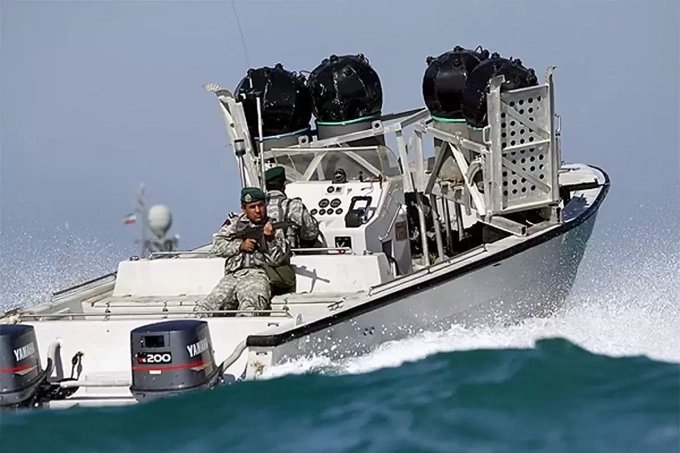 14-1776130596-thach-thuc-lenh-phong-toa-tau-dau-lien-quan-den-iran-vuot-eo-bien-hormuz