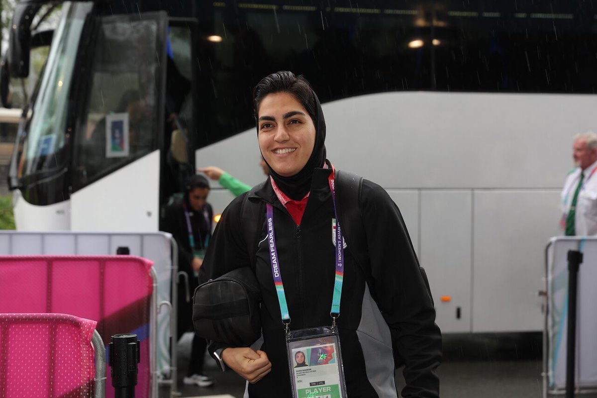 14-1776130037-hoa-giai-cao-buoc-phan-boi-doi-truong-tuyen-bong-da-nu-iran-chinh-thuc-duoc-tra-lai-tai-san