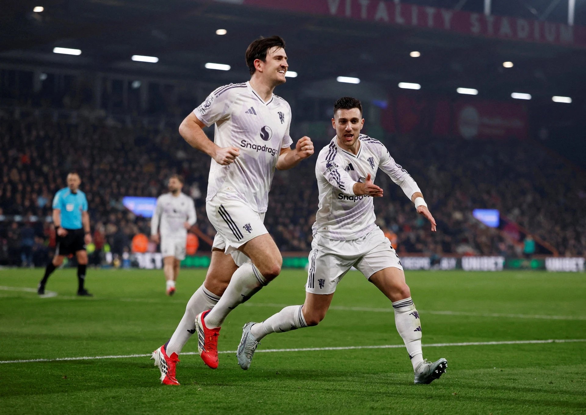 14-1776136189-thieu-ai-hong-do-got-achilles-chi-mang-cua-mu