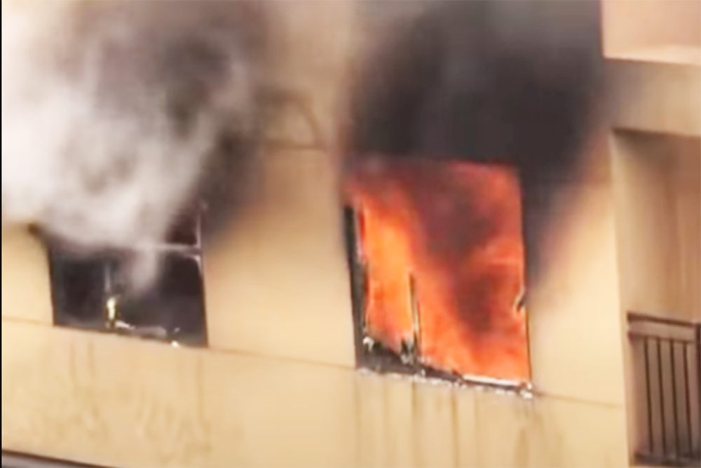 14-1776149024-ha-noi-chay-can-ho-tang-6-chung-cu-tren-pho-vuong-thua-vu-khoi-den-boc-cao-khien-nhieu-nguoi-hoang-so