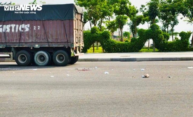 14-1776161886-trich-xuat-camera-vu-nu-sinh-tu-vong-tai-cho-vi-va-cham-xe-dau-keo-nhan-dinh-nguyen-nhan-ban-dau