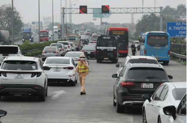 14-1776164788-huong-dan-chi-tiet-cac-lo-trinh-ra-vao-ha-noi-dip-304-15-cac-truc-cua-ngo-quan-trong-de-giam-un-tac