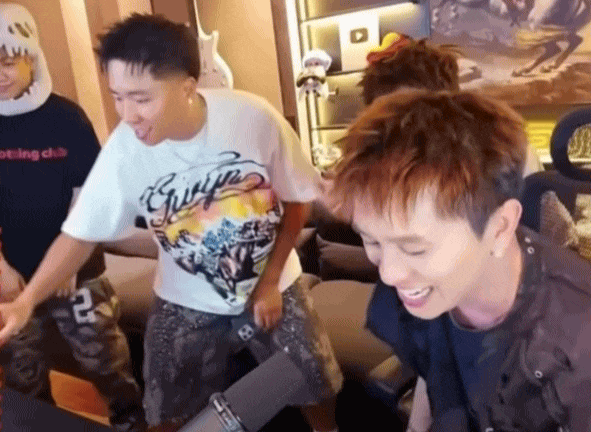 14-1776166871-b-ray-gay-tranh-cai-du-doi-voi-phat-ngon-muon-ngu-voi-tat-ca-em-xinh