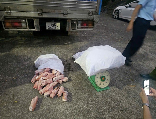 14-1776167662-loi-khai-cua-chu-kho-tap-ket-hon-12-tan-chan-lon-dong-lanh-boc-mui-hoi-thoi