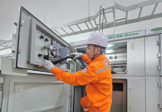 14-1776179103-gia-dien-co-the-giam-nho-doi-khung-gio-cao-diem-bo-cong-thuong-va-evn-dang-tinh-toan-gi