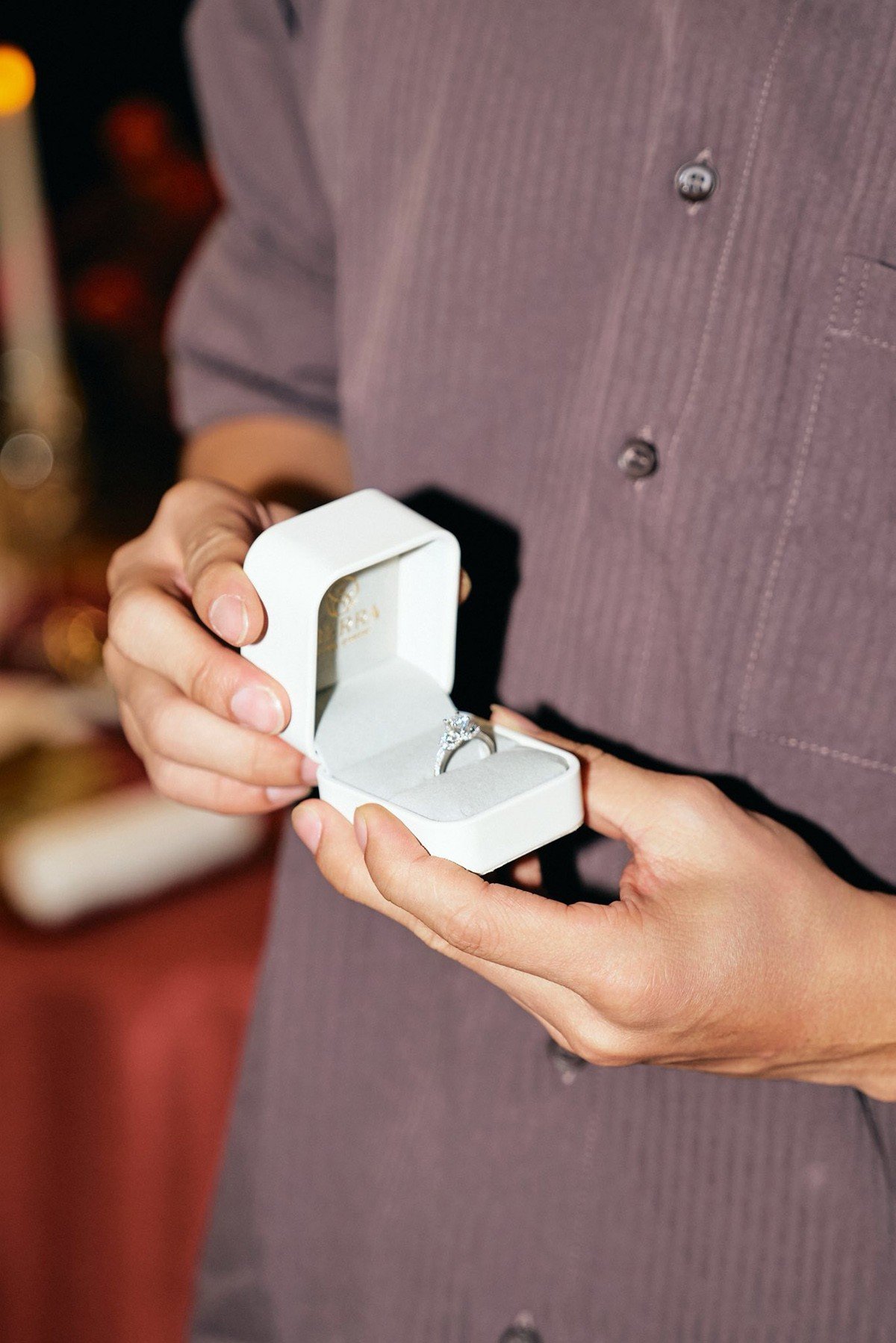 14-1776182827-van-thanh-cau-hon-ban-gai-trong-ngay-sinh-nhat