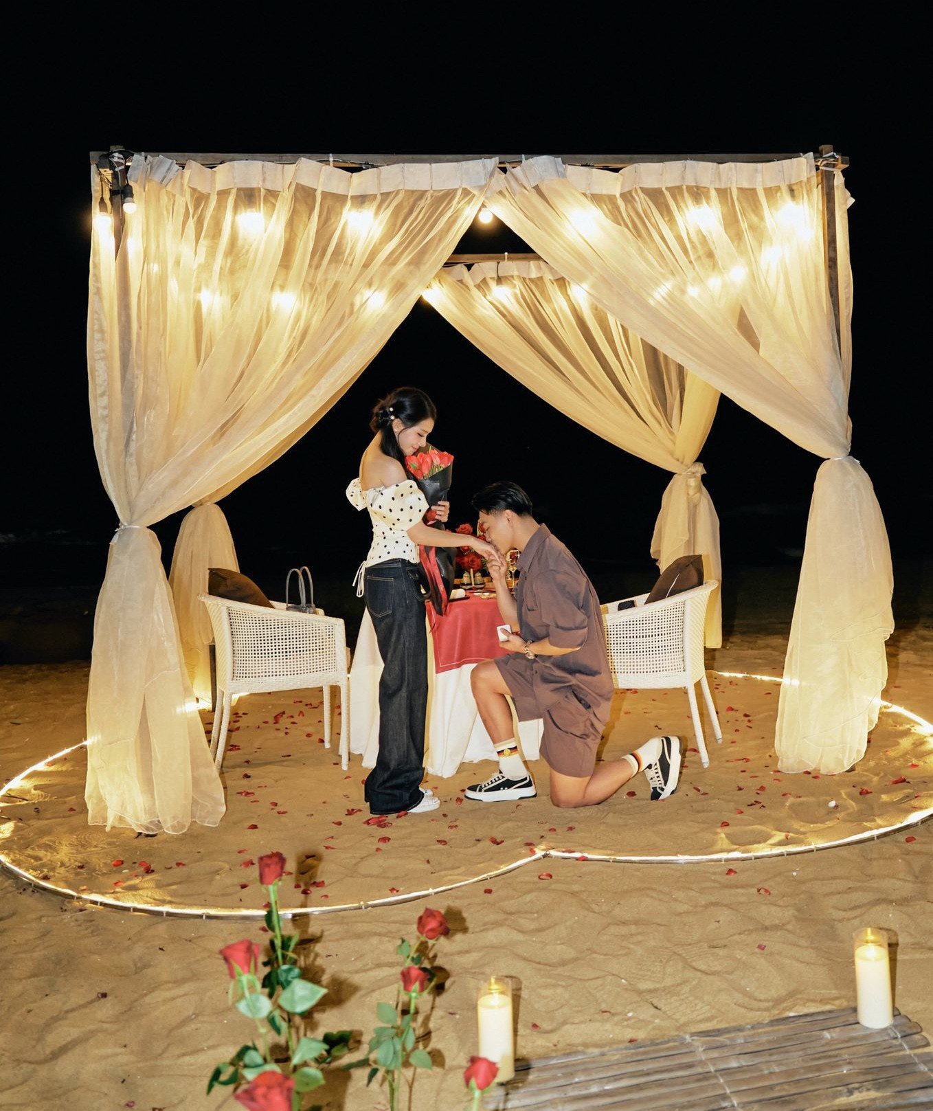 14-1776182827-van-thanh-cau-hon-ban-gai-trong-ngay-sinh-nhat