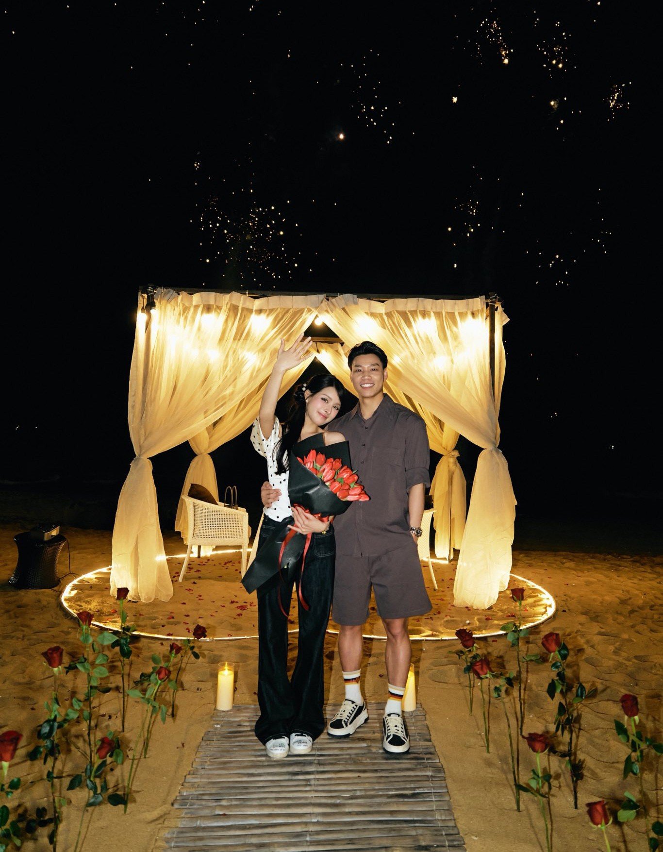 14-1776182827-van-thanh-cau-hon-ban-gai-trong-ngay-sinh-nhat