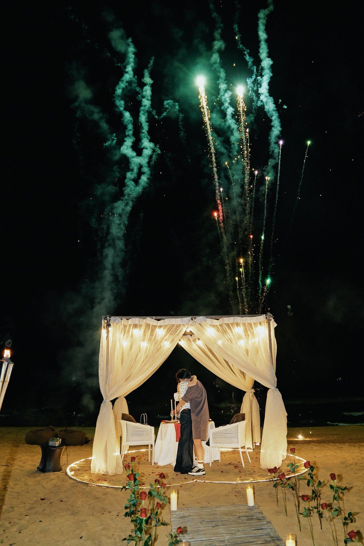 14-1776182827-van-thanh-cau-hon-ban-gai-trong-ngay-sinh-nhat