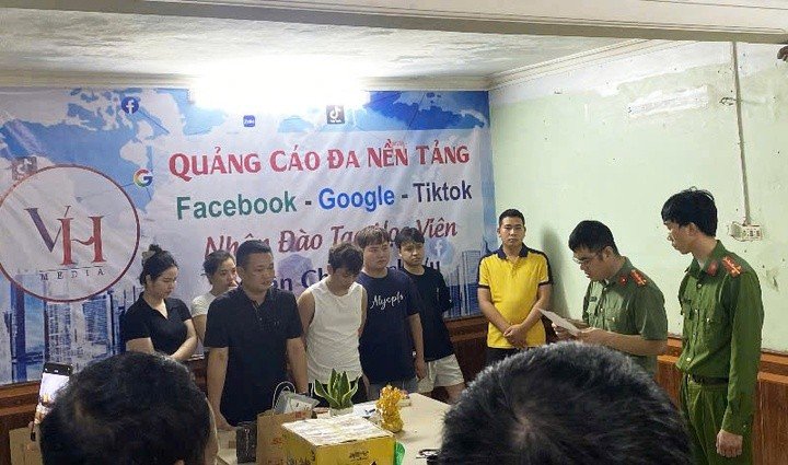 15-1776215562-lat-tay-chieu-tro-thue-nguoi-dong-gia-benh-nhan-de-ban-thuoc-dong-y-rom-tren-mang