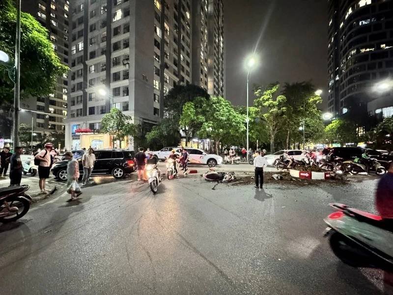 15-1776216642-vu-mercedes-gay-tai-nan-lien-hoan-trong-khu-do-thi-ha-noi-tai-xe-vi-pham-nong-do-con