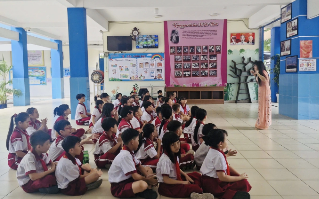 15-1776225102-vu-gan-200-hoc-sinh-nghi-ngo-doc-truong-bat-dau-to-chuc-lai-bua-an-ban-tru