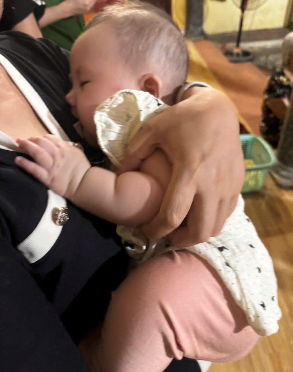 15-1776227351-xot-xa-be-gai-5-thang-tuoi-bi-bo-roi-trong-tui-xach-kem-loi-nhan-gui-do-hoan-canh-kho-khan