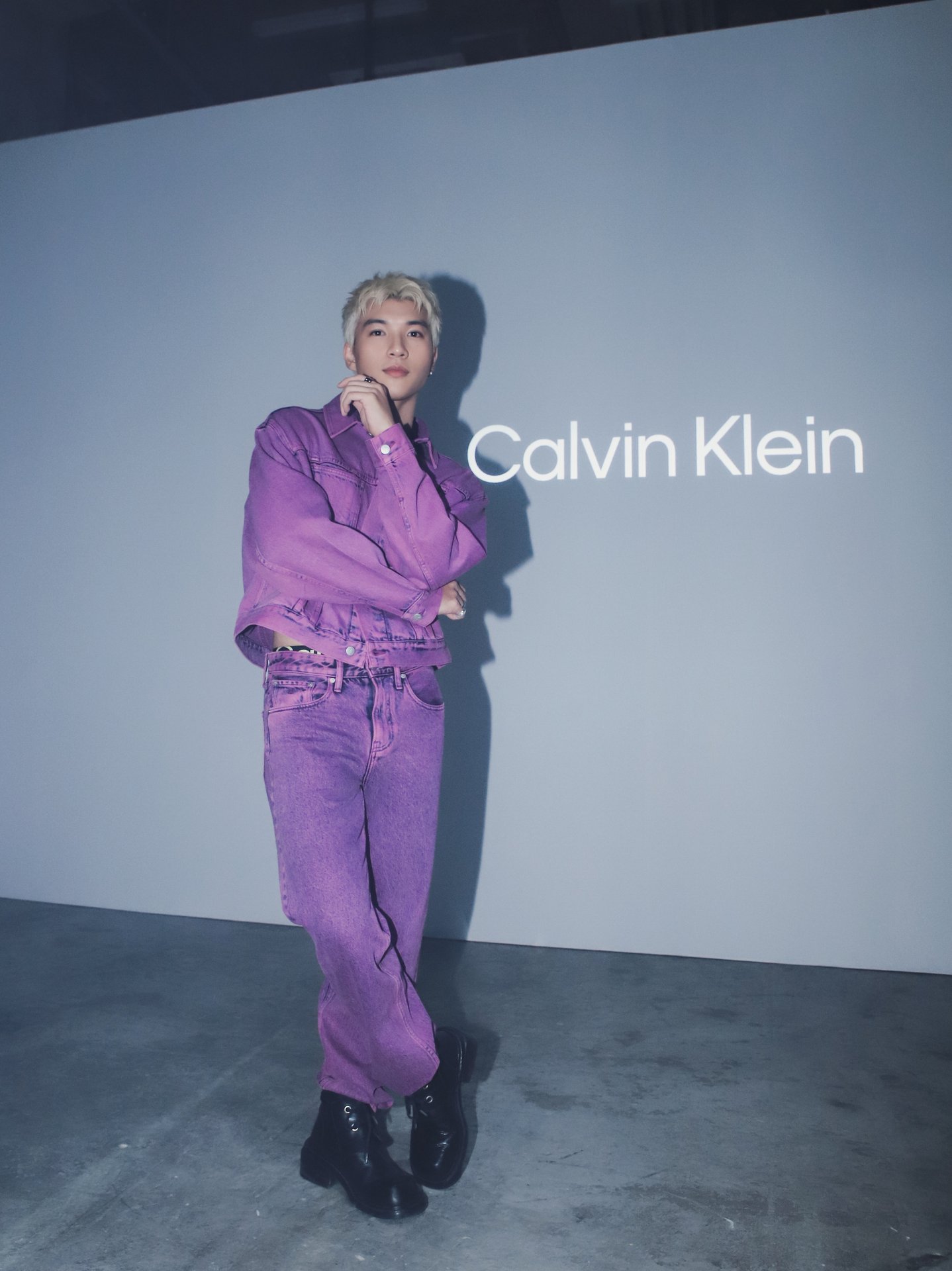 15-1776236046-hieuthuhai-lan-dau-ke-chuyen-gap-mat-em-ut-bts-toi-di-hoc-hat-cung-vi-anh-jung-kook