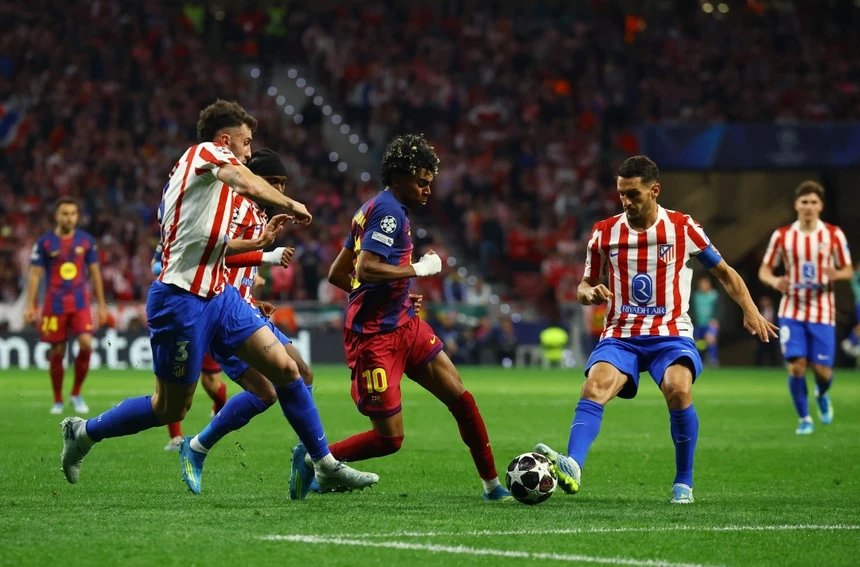 15-1776238914-barcelona-guc-nga-truoc-atletico-gia-tri-cua-ronaldo-lai-duoc-nhac-ten