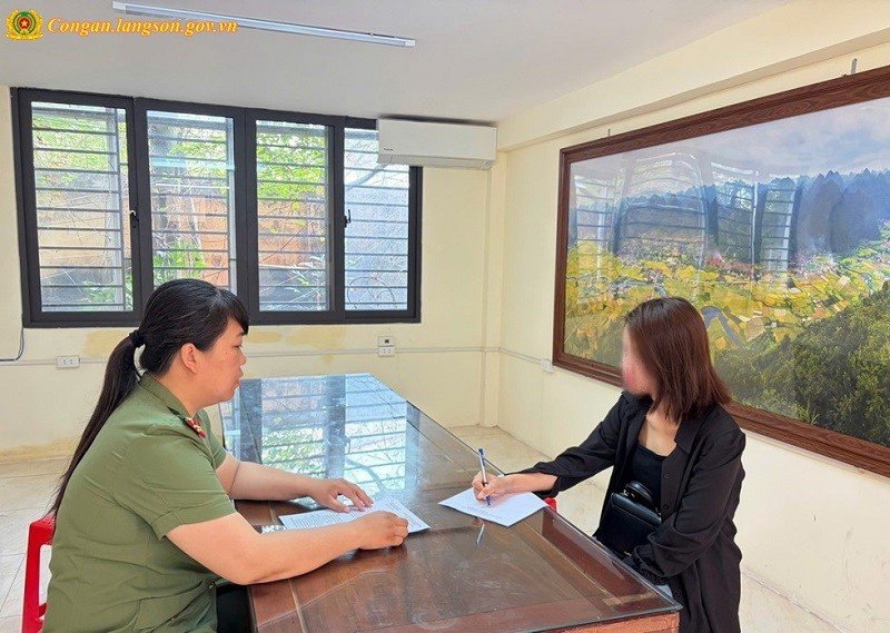 Không gia hạn tạm trú cho con trai SN 2022, một người phụ nữ ở Lạng Sơn bị phạt 22,5 triệu đồng- Ảnh 1.