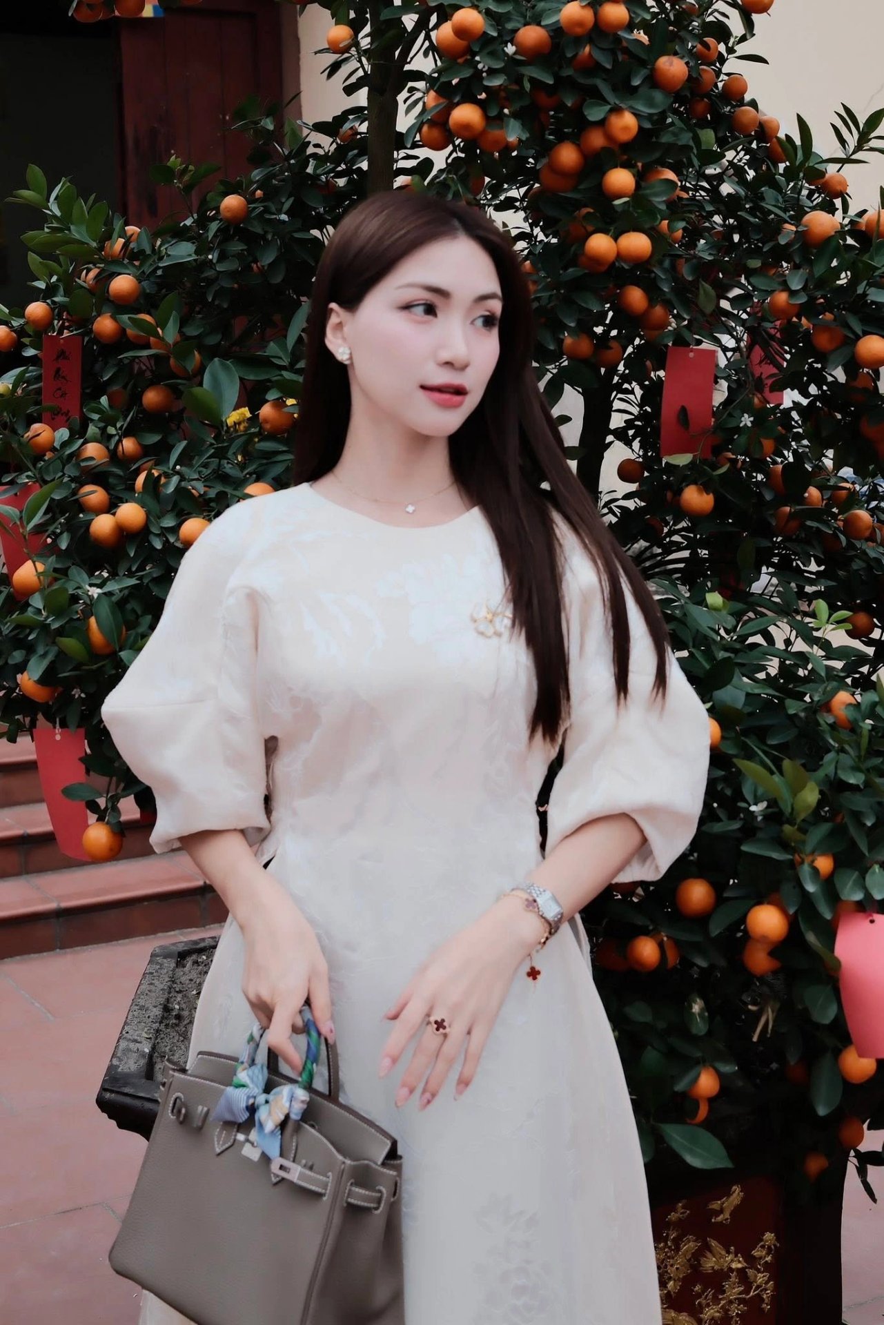 15-1776264310-hoa-minzy-gay-xon-xao-khi-rao-ban-gap-can-ho-4-ty-sau-man-tra-no-van-toan-su-that-phia-sau-la-gi