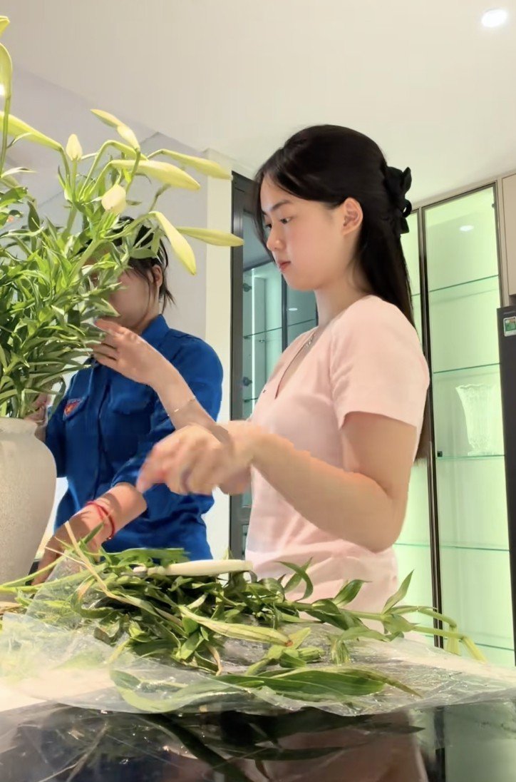 Cuộc sống hiện tại của Hiền Mai - thủ khoa khối A00 từng gây sốt: Ở căn hộ cao cấp, đang học lái ô tô, có cả trợ lý riêng?- Ảnh 8.