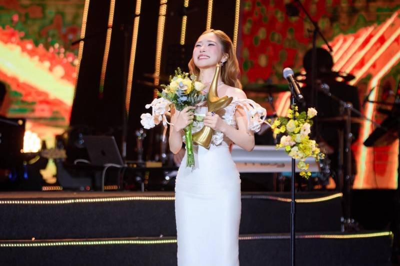 16-1776326836-bung-no-tranh-luan-tai-cong-hien-2026-huong-tram-thang-giai-nhung-hung-chiu-bao-phan-no-tu-cong-chung