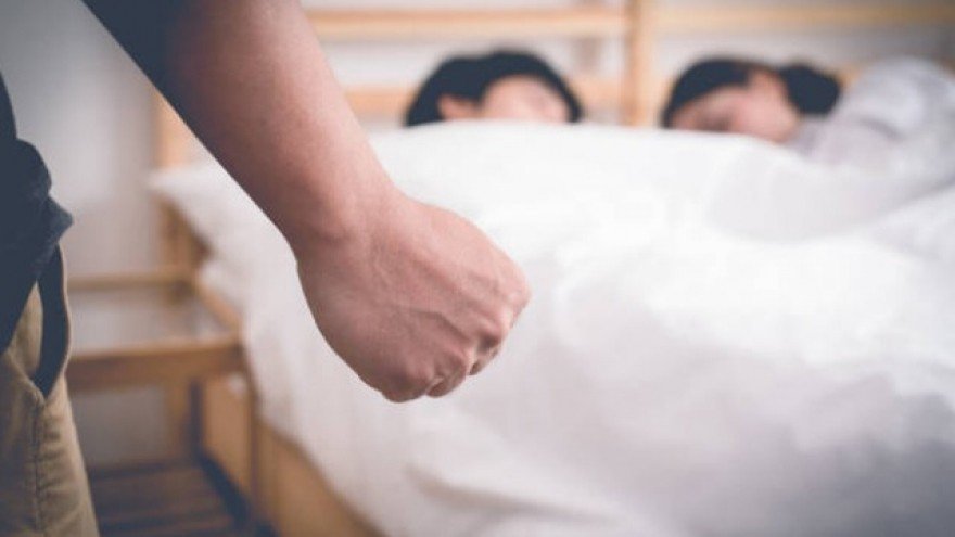 Vợ ngoại tình quá yêu nên khó bỏ nhưng để thì tôi không thể yên