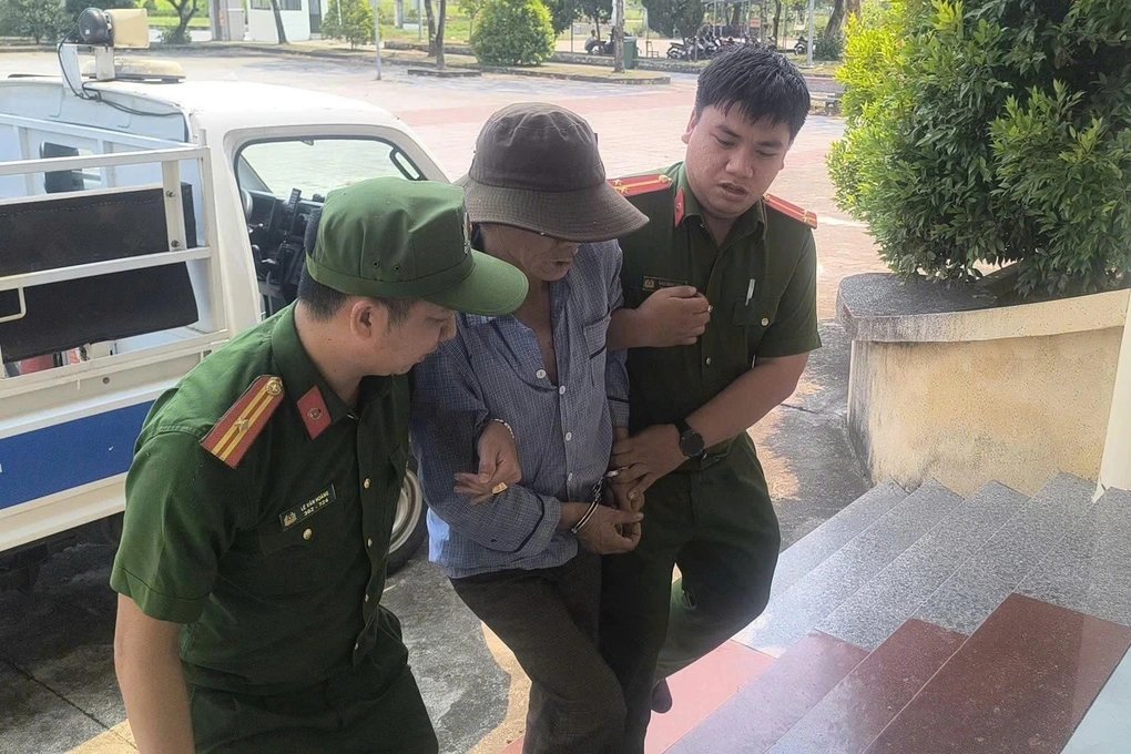 16-1776339433-quang-ngai-vay-bat-doi-tuong-dung-rua-chong-tra-cong-an-co-thu-trong-hang-da-sau