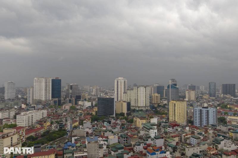 17-1776392860-9h-sang-bau-troi-ha-noi-van-toi-sam-mua-lon-bao-trum-nhieu-khu-vuc