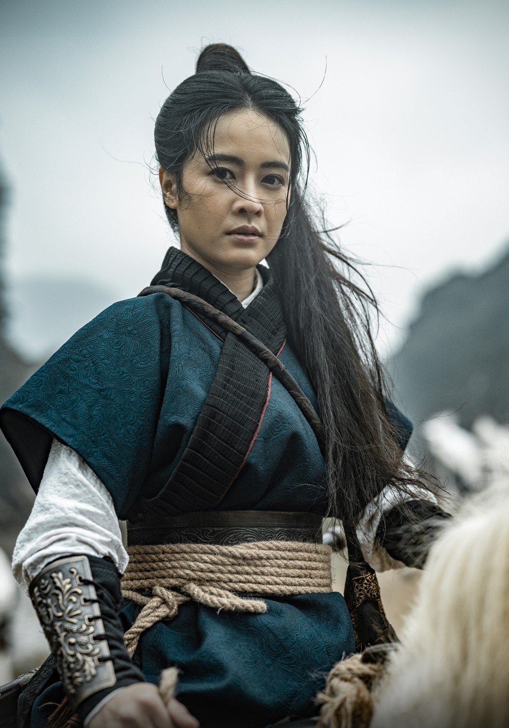 17-1776397347-bom-tan-co-trang-viet-gay-choang-ngop-tu-teaser-dau-tien