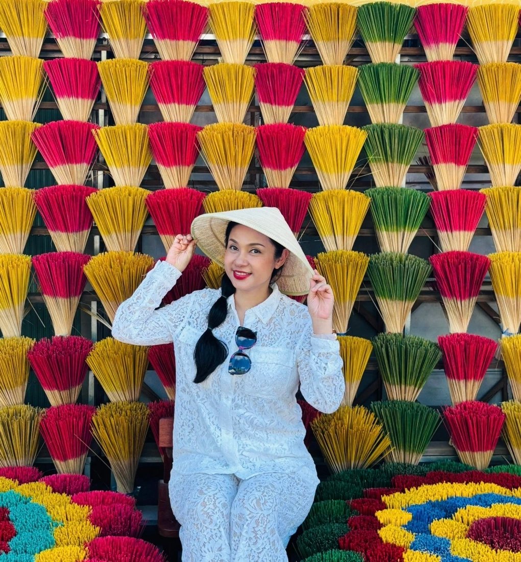 17-1776414448-nguoi-dep-tay-do-viet-trinh-lan-dau-trai-long-ve-2-cu-soc-tam-ly-khien-co-tram-cam