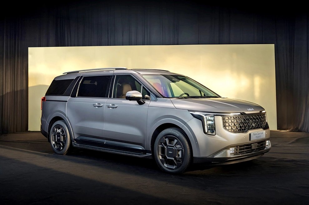 17-1776417706-kia-sorento-hybrid-lo-dien-them-cong-nghe-dau-santa-fe-gia-du-kien-tu-12-ty-dong