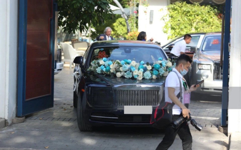 17-1776437829-tu-ong-trum-sieu-xe-den-cu-bat-tay-voi-pickleball-he-lo-de-che-the-thao-cua-thieu-gia-phan-thanh