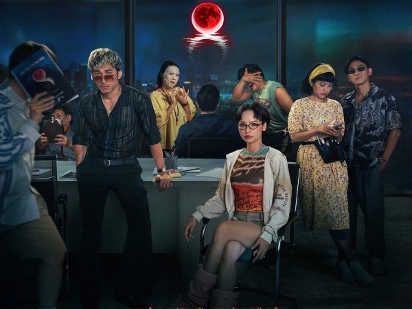 18-1776477301-dao-dien-phan-gia-nhat-linh-gay-soc-khi-doi-khoa-trai-cua-rap-de-khan-gia-khong-bo-ve-giua-chung