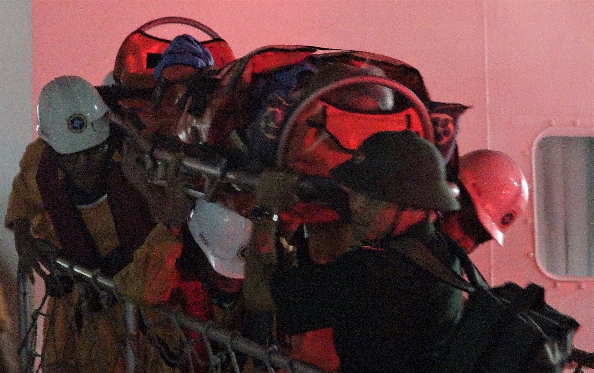 18-1776477265-xuyen-dem-dua-ngu-dan-dot-quy-hon-me-tu-vung-bien-hoang-sa-vao-bo-cap-cuu