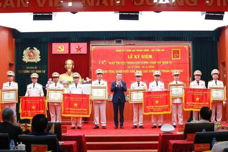 18-1776486928-giam-doc-cong-an-tp-ha-noi-duoc-phong-tang-danh-hieu-anh-hung-luc-luong-vu-trang-nhan-dan