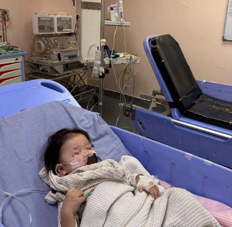 18-1776499006-be-gai-gan-2-tuoi-suyt-chet-khi-an-hat-huong-duong-bac-si-dua-ra-canh-bao-khan